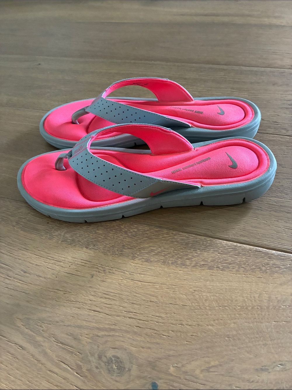 Nike Women’s Neon Pink and Gray Thong Sandals